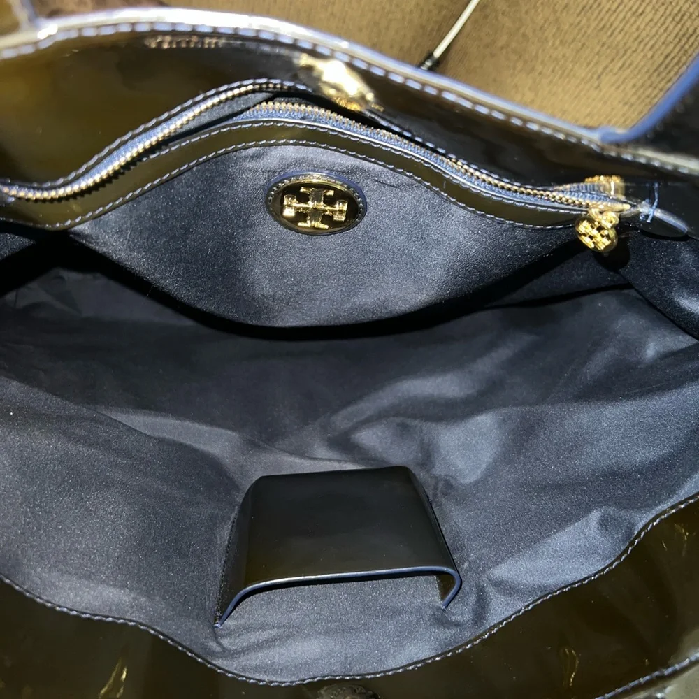 TORY BURCH Style No. 11075807 Patent Leather Tote Black/Navy Lining
